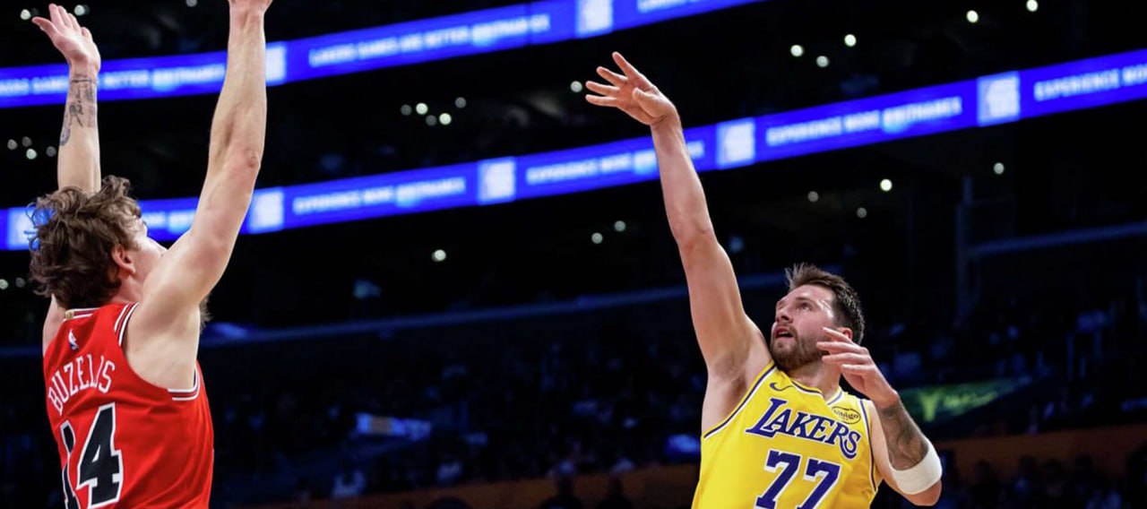Лука Дончич настрелял 50+ в матче против «Чикаго Буллз». Словенец впервые пробил такую отметку в составе «Лейкерс»